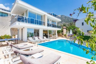 Beautiful 4 Bedroom Duplex Villa Has Magnificent Sea View