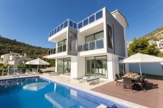 5 BEDROOM HOLIDAY VILLA IN KALKAN