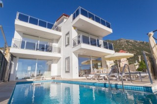 BEAUTIFUL 3 BEDROOM DUPLEX VILLA HAS MAGNIFICENT SEA VIEW