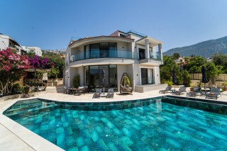 4 Bedroom Duplex Villa Has Magnificent Sea View