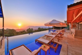 Kalkan da özel havuzlu villa