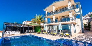 6 BEDROOM LUXURY HOLIDAY VILLA IN KALKAN
