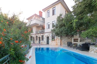 Daily rental authentic large villa with private swimming pool