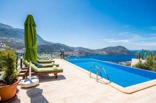 Spacious Villa for daily rental close to the center