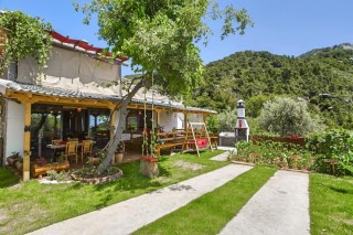 Doğa İçinde Sıcak Havuzlu Villa