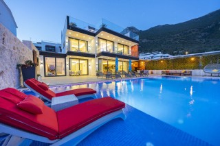 5 BEDROOM HOLIDAY VILLA IN KALKAN