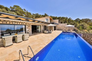 Villa in Nature with Sea View, Hot Pool, Sauna and Hammam