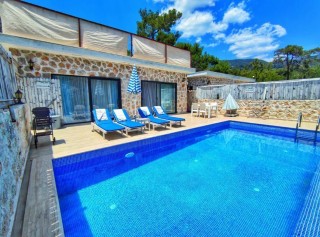 Villa with Private Pool in Nature near Kakan