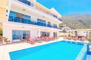 6 BEDROOM HOLIDAY VILLA IN KALKAN
