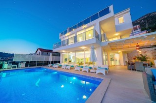 5 BEDROOM HOLIDAY VILLA IN KALKAN