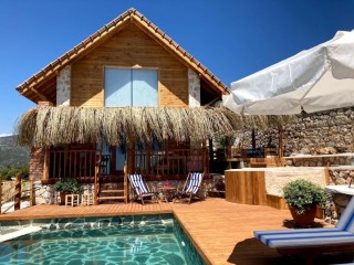 Doğa içerisinde otantik bir ahşap villada özel tatil keyfi