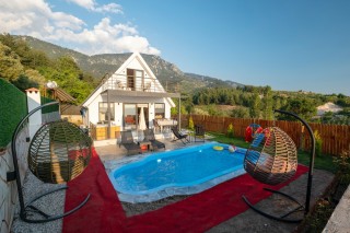 Villa for rent with private pool in nature for 3 people